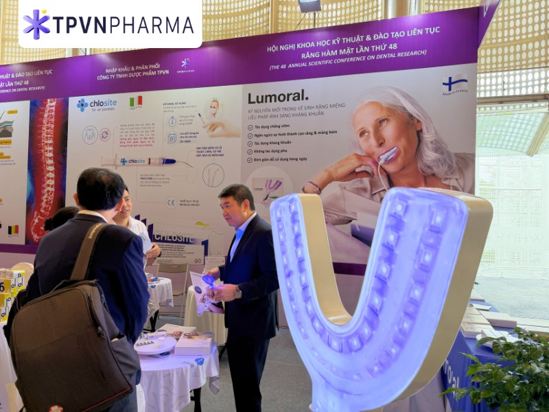 &Ocirc;ng Đo&agrave;n C&ocirc;ng Thảo tư vấn b&aacute;c sĩ thiết bị Lumoral ở gian h&agrave;ng TPVN Pharma tại HNT4 - 2026