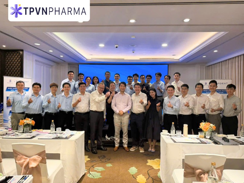 Chụp ảnh lưu niệm buổi đ&agrave;o tạo sản phẩm Pulpdent v&agrave; TPVN Pharma