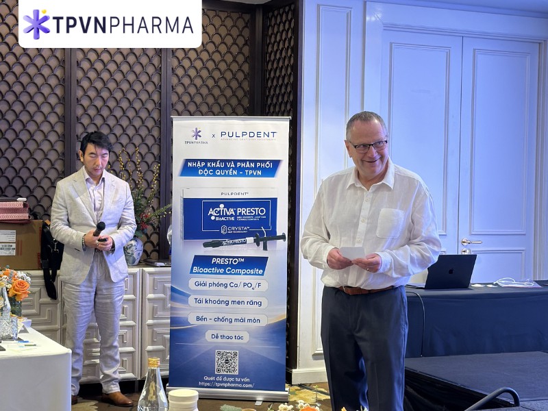 Đại diện h&atilde;ng Pulpdent trong buổi đ&agrave;o tạo