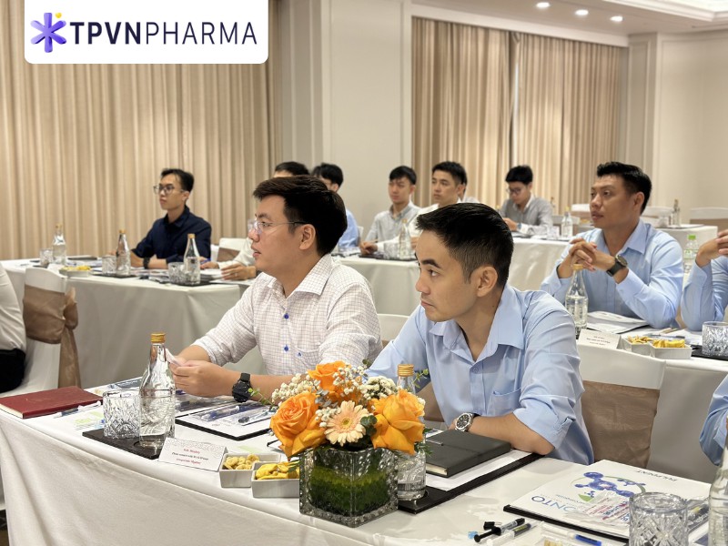 Nh&acirc;n vi&ecirc;n TPVN Pharma lắng nghe kiến thức mới trong buổi đ&agrave;o tạo sản phẩm Pulpdent v&agrave; TPVN Pharma