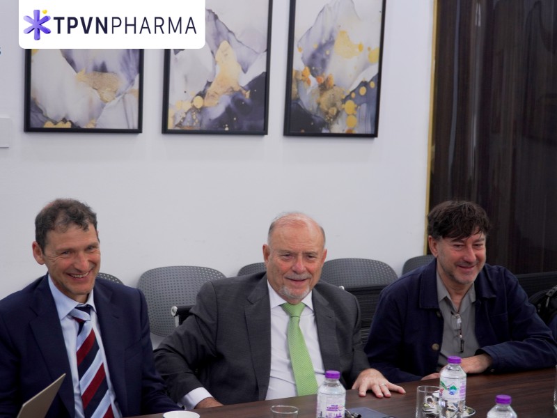 Đại diện Catalysis: Mr. Christoph Klapperich - Mr. Aly Santa Marta - Mr. Eduardo Sanz