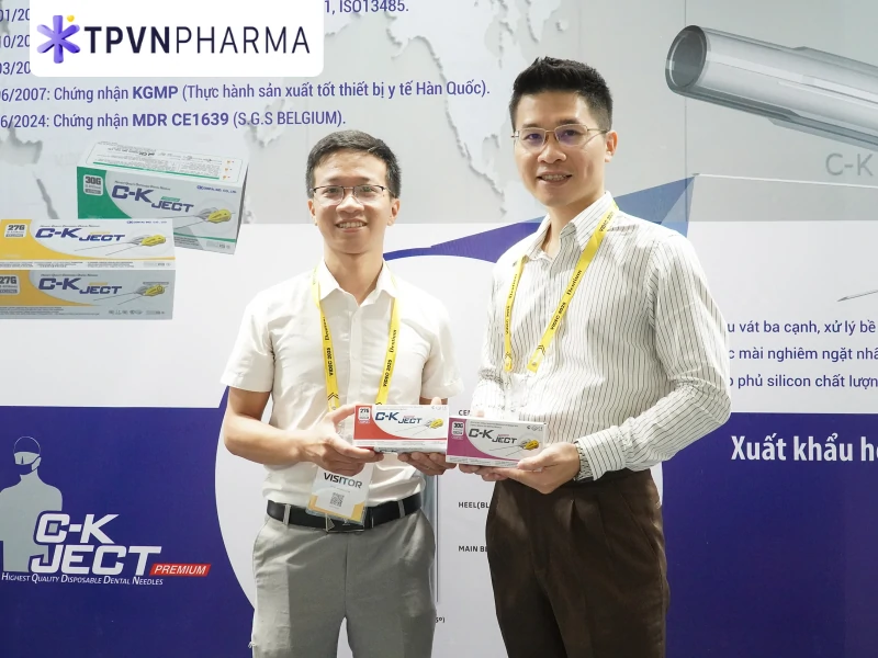 Chụp hình với bác sĩ tin tưởng lựa chọn sản phẩm C-K Ject