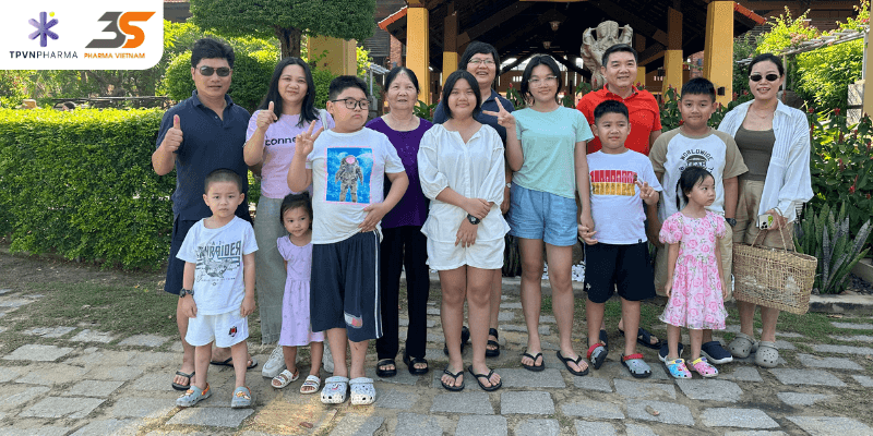 Cả đoàn chuẩn bị lên xe Jeep vi vu khắp Mũi Né