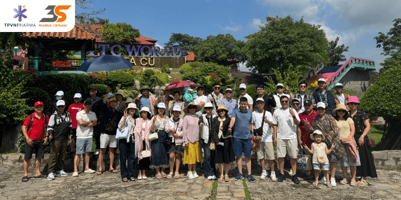 Chụp hình lưu niệm tại TTC Tà Cú